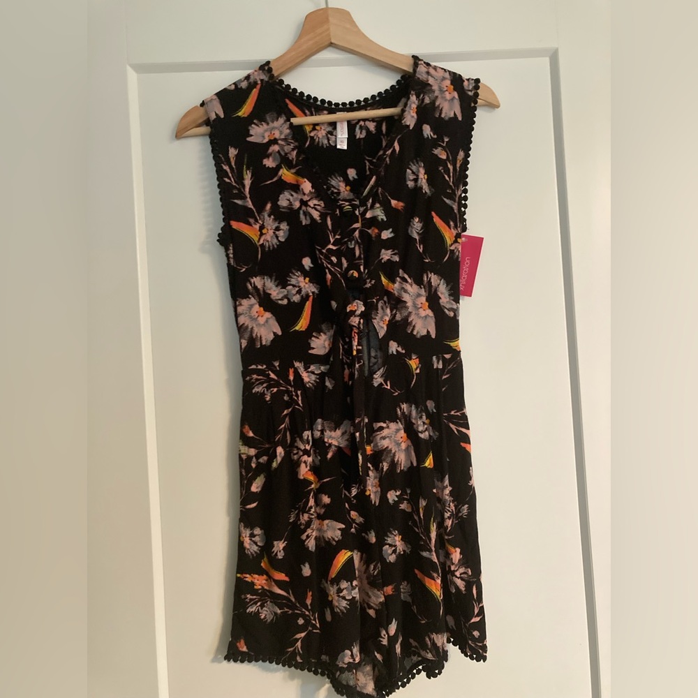 Xhilaration Target Romper Black Floral Pattern Tie Front 🖤🌸 Size XS NWT